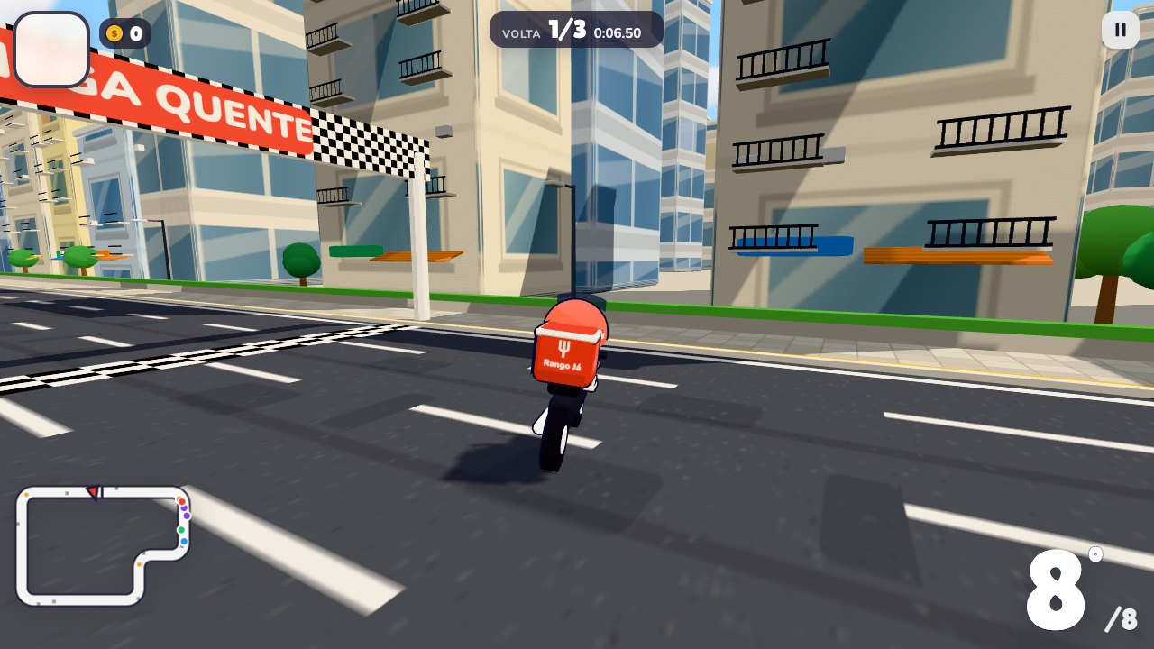 A moto do entregador acelerando pela avenida no meio do trânsito